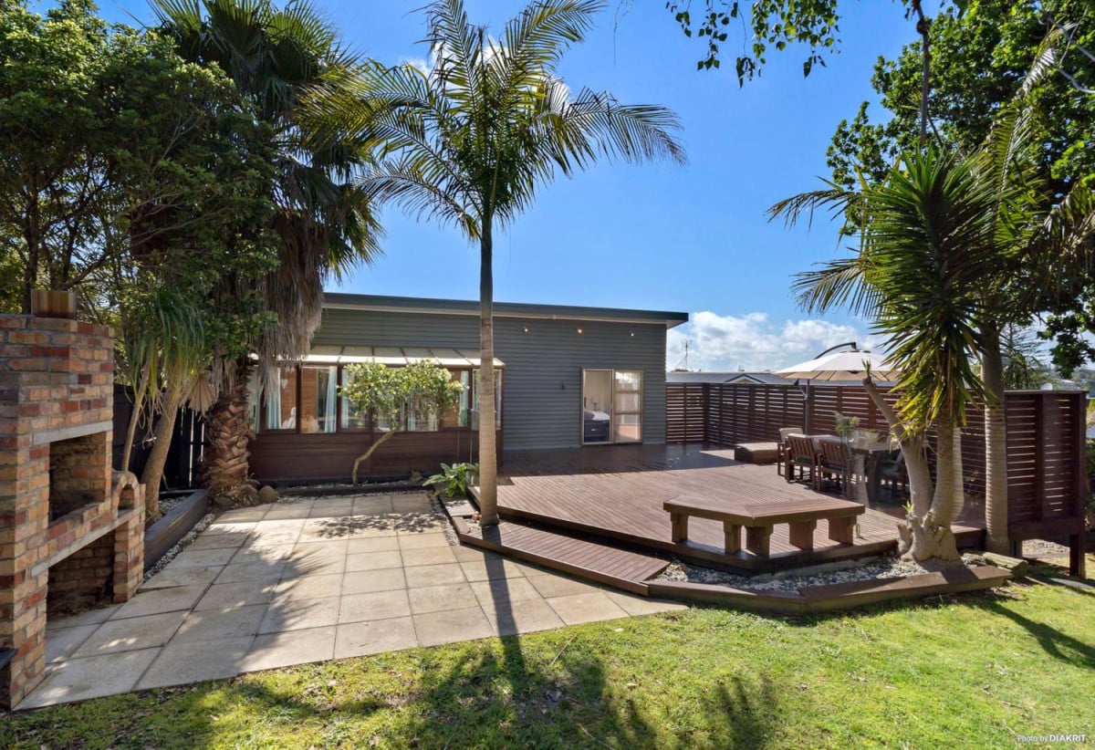 For rent, The standalone garage Not included, Renovated 3 beds 1 bath house, available 19th September, 26 Vincent Street, Howick, Auckland