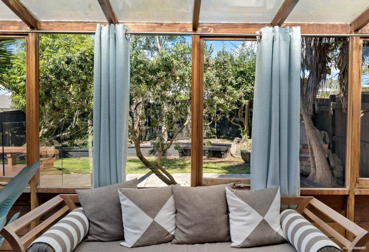 For rent, The standalone garage Not included, Renovated 3 beds 1 bath house, available 19th September, 26 Vincent Street, Howick, Auckland
