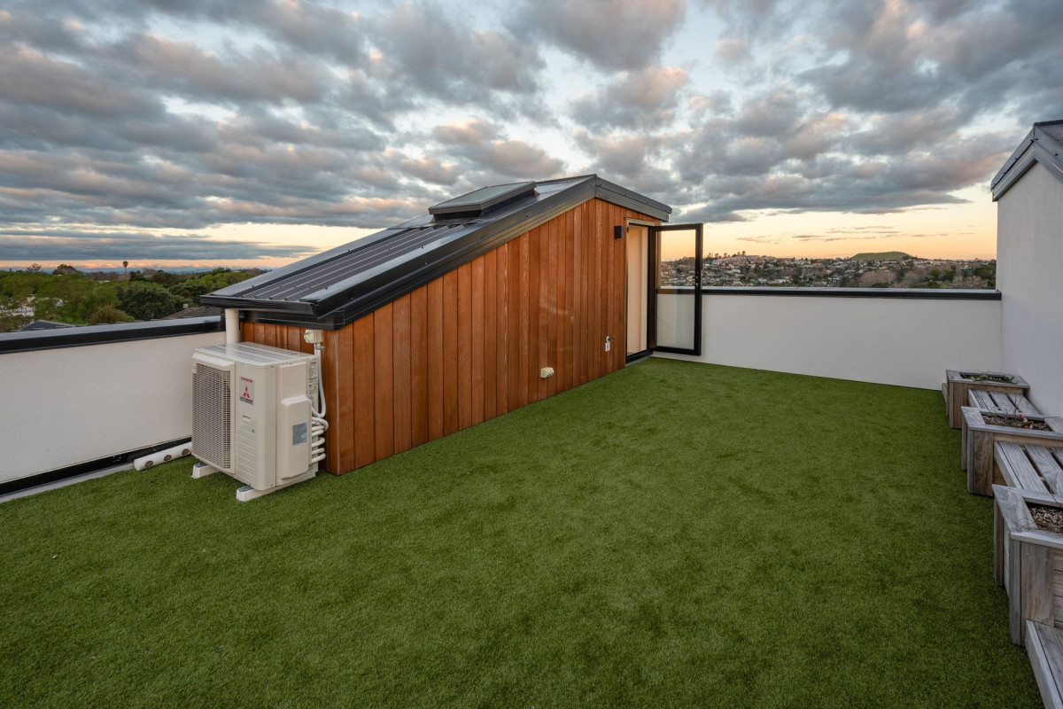 Enquiries Over $1,500,000, 3 beds 3.5 baths home with garage, Freehold title with no body corporate, CCC and titles issued, 12-month maintenance period from settlement, CV: $1,850,000, Individual or bulk purchase options available. 1B Colenso Place Mission Bay, Auckland