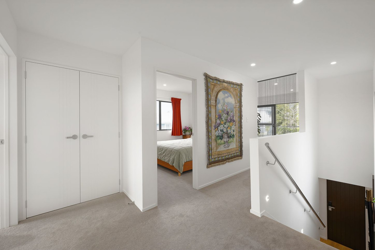 Standalone 3 beds 2.5 baths home with garage, 14E Kelwyn Road, Kelston, Auckland