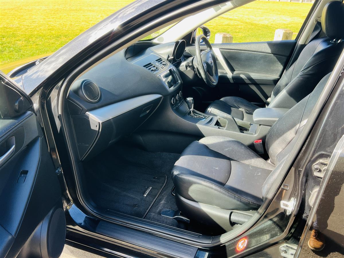 2012 Mazda Axela 2.0 LEATHER INTERIORS APPLE CAR PLAY Hatchback Automatic, 2,000 cc, 108,449 km