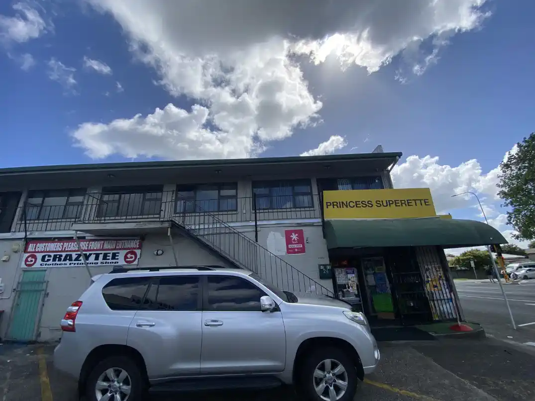 For rent, Fully furnished 3 beds 1 bath unit with 2 car parks, Available from 16th September, 1/24 Atkinson Avenue, Otahuhu, Auckland