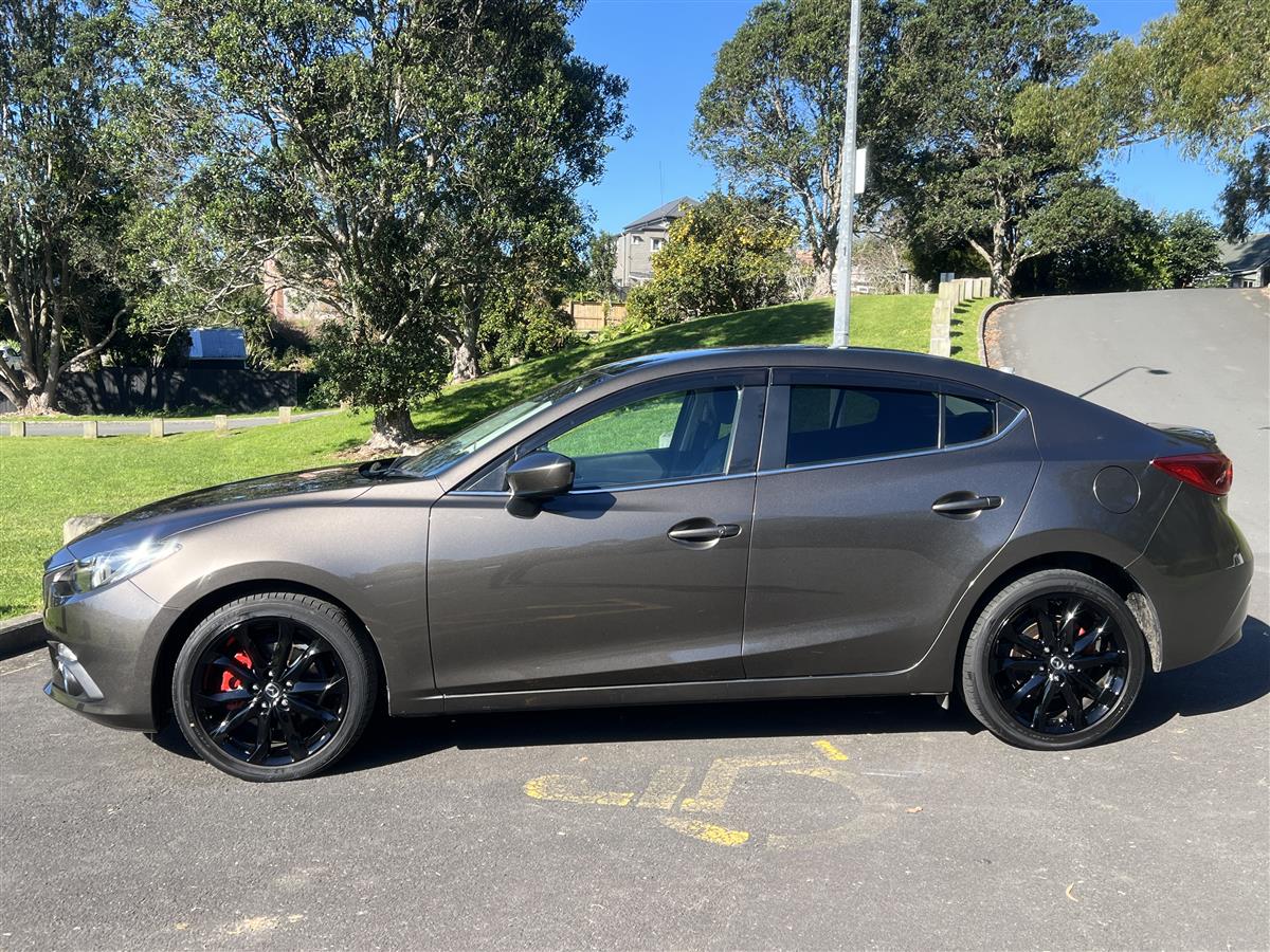 2014 Mazda Axela HIGH SPEC HUD LEATHER SEATS Sedan Automatic, Hybrid, 2,000 cc, 53,981 km