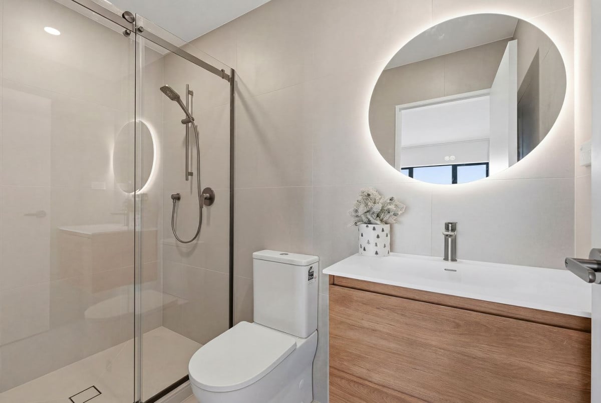 Freehold 5 beds (3 ensuites) 4 baths home with car park, 8/157 Bremner Road, Karaka, Auckland