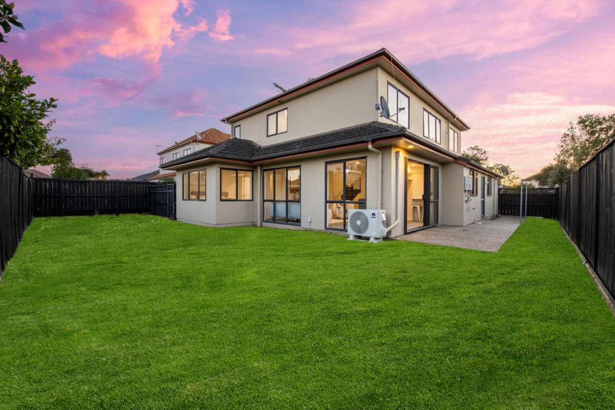 609m2 section, Home and income, Botany Downs Secondary College zone, 6 beds 3 baths house with double garage and 2 beds granny, Originally built by Spaceline Homes (Fletcher Homes), 373 Chapel Road, East Tamaki, Auckland