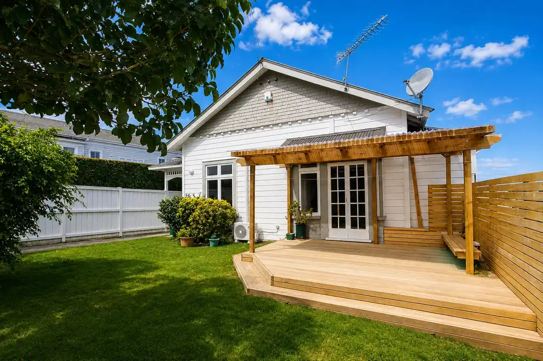 For rent, Double Grammar school zone (AGS & EGGS), Pet Friendly, 4 beds 2 baths house with 4 car parks, Available from 1st September, 46 Armadale Road, Remuera, Auckland