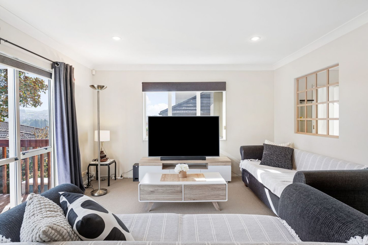 Kingsley-Built Family Haven in Mission Heights, Offered by its first owner since new, 4 beds 2.5 baths house with double garage, 11 Amaretto Avenue, Flat Bush, Auckland