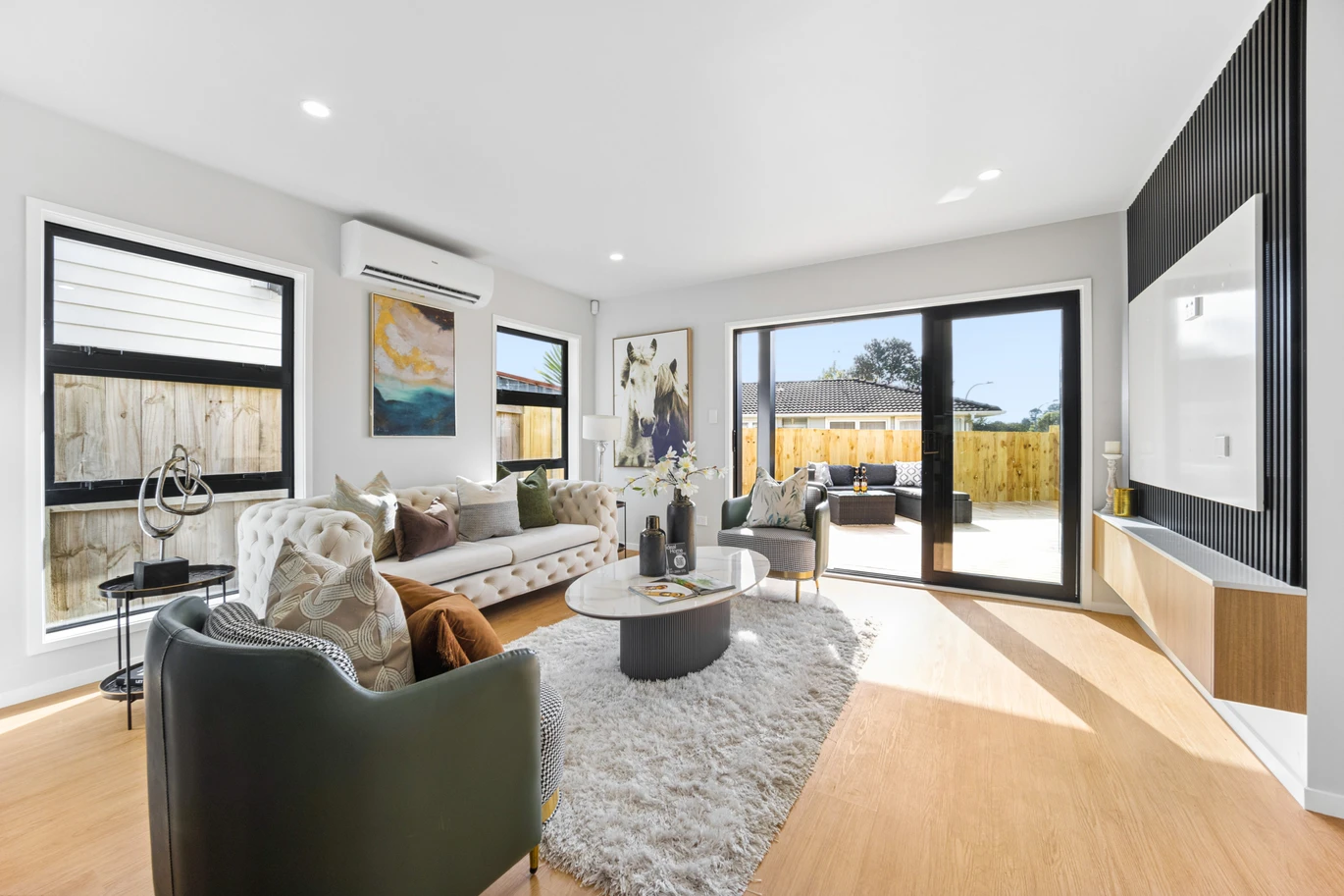 Brandnew standalone 3 beds 2.5 baths home with garage, 20C Castleford Street Green Bay, Auckland