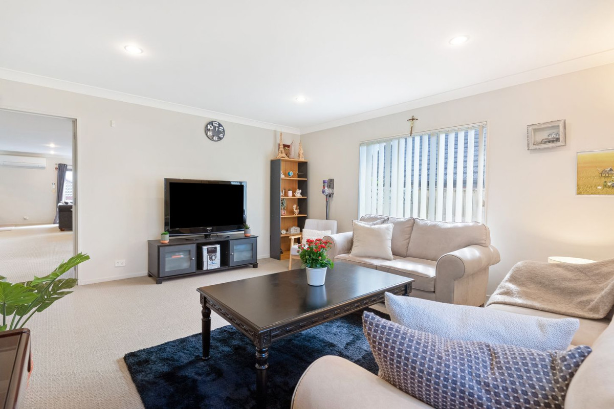 Kingsley-Built Family Haven in Mission Heights, Offered by its first owner since new, 4 beds 2.5 baths house with double garage, 11 Amaretto Avenue, Flat Bush, Auckland