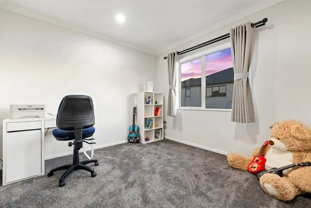 For rent, Ormiston School Zone, 4 beds 3.5 bath house with double garage, Available from 24th August,  68 Castlebane Drive, Flat Bush, Auckland