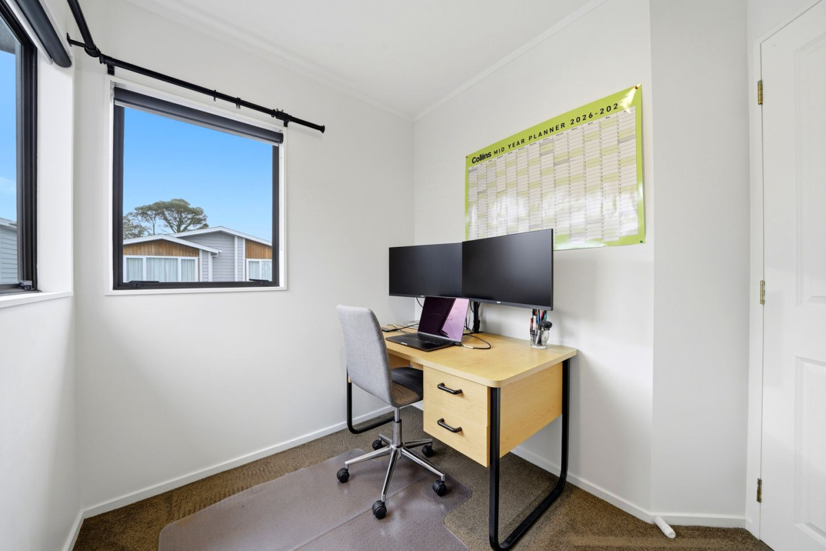 Westlake school zone, Brick and tile 4 beds + study room 2 baths house with double garage, 2/121 Forrest Hill Road, Forrest Hill, Auckland