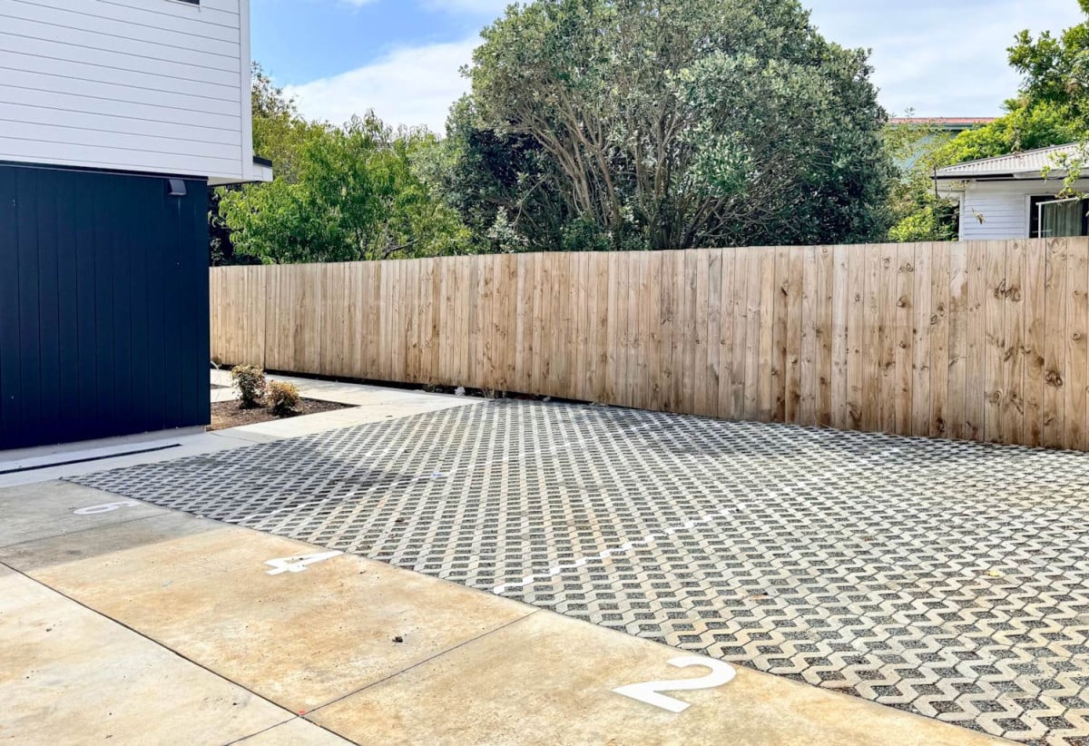 For rent, No smoking allowed. Pets considered on request. 3 beds 2 baths townhouse with car park, available now, 71A Cornwall Road, Papatoetoe, Auckland