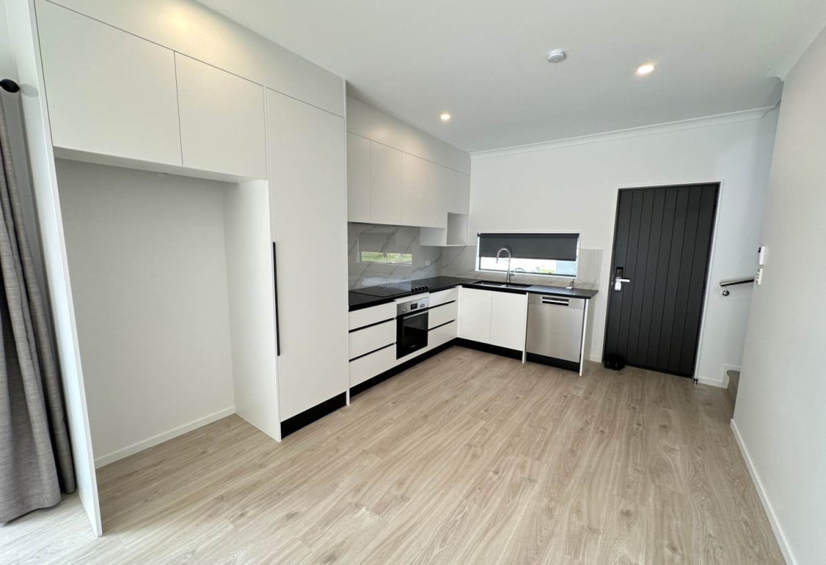 For rent, No smoking allowed. Pets considered on request. 3 beds 2 baths townhouse with car park, available now, 71A Cornwall Road, Papatoetoe, Auckland