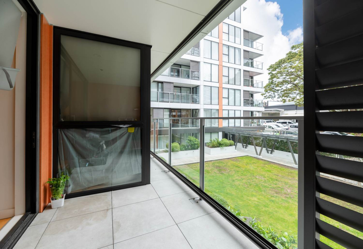 Double Grammar school zone (AGS & EGGS), 61m2 2 beds 2 baths apartment, 0.3 km to Auckland Grammar, Easy walks to Newmarket, 106/10 Lion Place, Epsom, Auckland