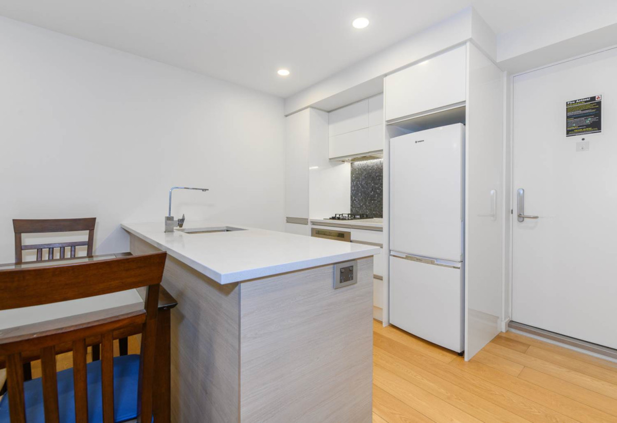 Double Grammar school zone (AGS & EGGS), 61m2 2 beds 2 baths apartment, 0.3 km to Auckland Grammar, Easy walks to Newmarket, 106/10 Lion Place, Epsom, Auckland