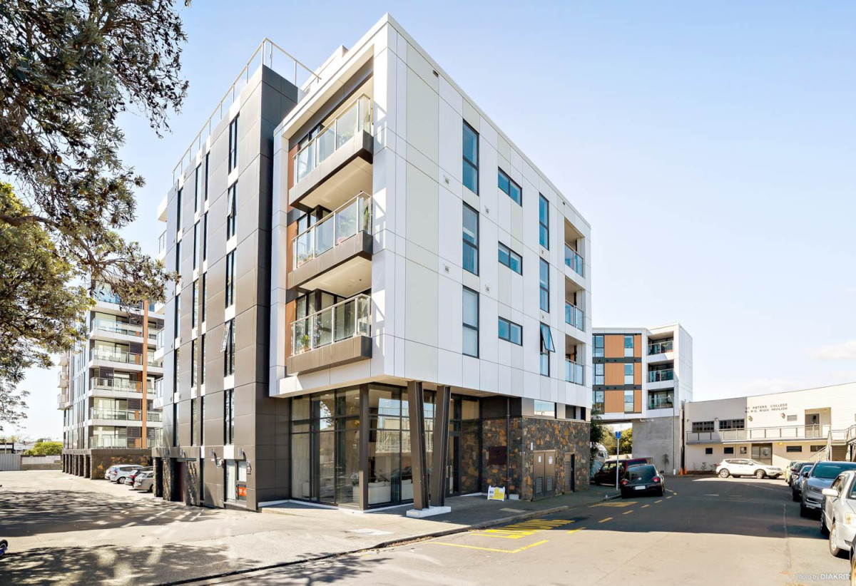 Double Grammar school zone (AGS & EGGS), 61m2 2 beds 2 baths apartment, 0.3 km to Auckland Grammar, Easy walks to Newmarket, 106/10 Lion Place, Epsom, Auckland