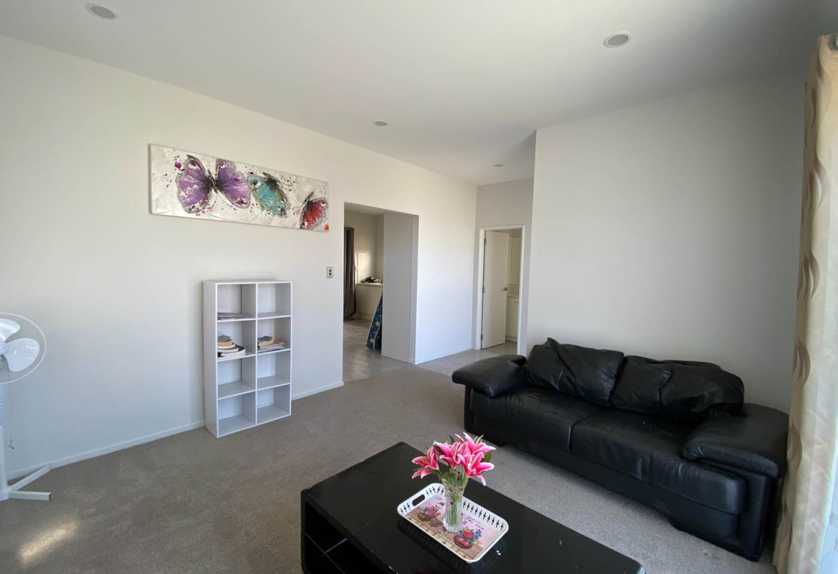 For rent, 5 beds (2 ensuites) 3.5 baths house with double garage, available 7th September, 4 Calcite Avenue, Flat Bush, Auckland
