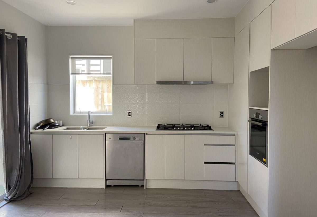 For rent, 5 beds (2 ensuites) 3.5 baths house with double garage, available 7th September, 4 Calcite Avenue, Flat Bush, Auckland