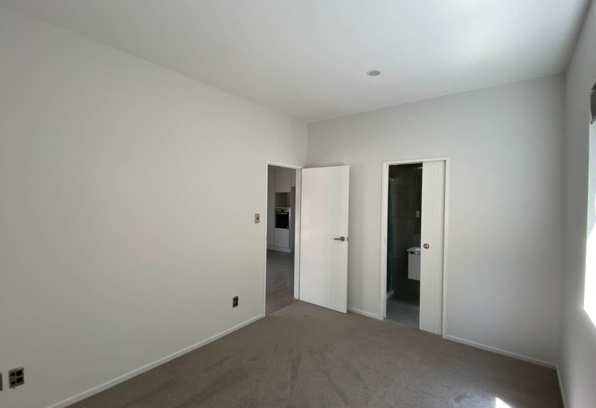 For rent, 5 beds (2 ensuites) 3.5 baths house with double garage, available 7th September, 4 Calcite Avenue, Flat Bush, Auckland