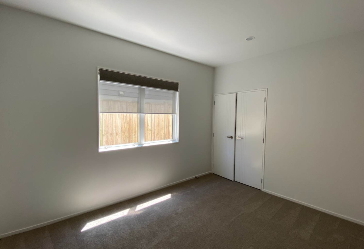 For rent, 5 beds (2 ensuites) 3.5 baths house with double garage, available 7th September, 4 Calcite Avenue, Flat Bush, Auckland