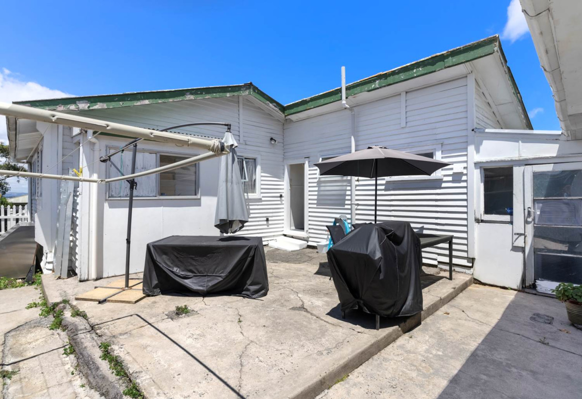 996m2 section, Prime location, 2 bed 1.5 baths house with a garage that has been converted into a versatile workshop and additional flexible spaces, 80 Alfriston Road, Manurewa East, Auckland
