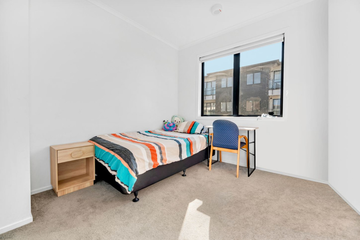 Public Trust is highly motivated, and this property is seriously for sale. 3 beds 2 baths apartment with 2 car parks, 120m2 floor area, 10/130 Stancombe Road, Flat Bush, Auckland