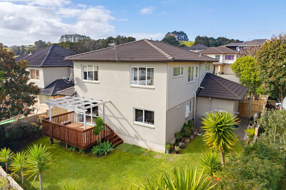 Kingsley-Built Family Haven in Mission Heights, Offered by its first owner since new, 4 beds 2.5 baths house with double garage, 11 Amaretto Avenue, Flat Bush, Auckland