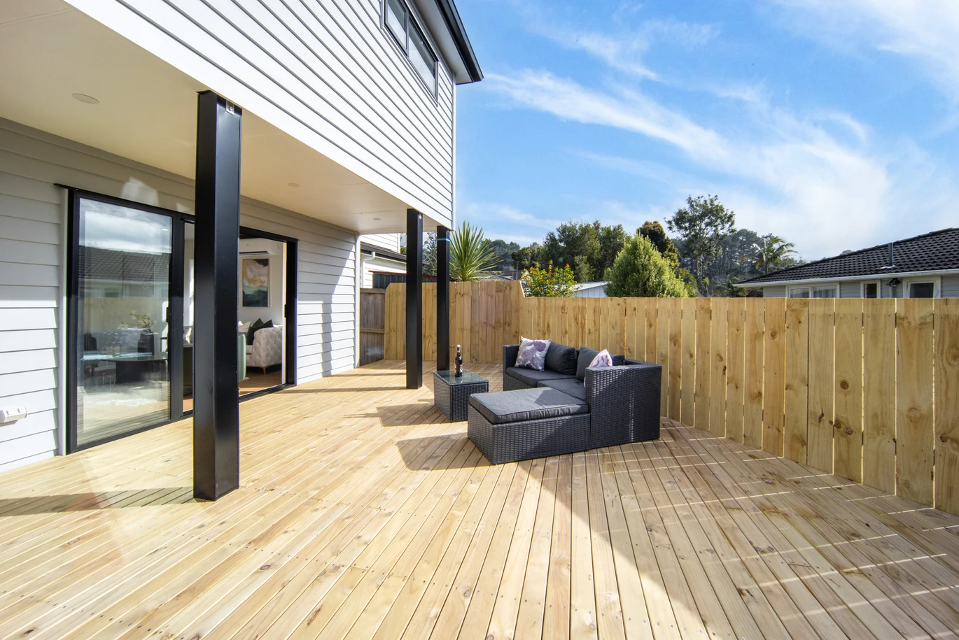 Brandnew standalone 3 beds 2.5 baths home with garage, 20C Castleford Street Green Bay, Auckland