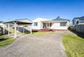 424m2 section, Renovated 3 beds 1 bath house with carport, 20A Glynnbrooke Street Te Atatu South, Auckland