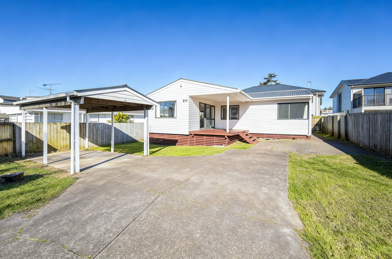424m2 section, Renovated 3 beds 1 bath house with carport, 20A Glynnbrooke Street Te Atatu South, Auckland