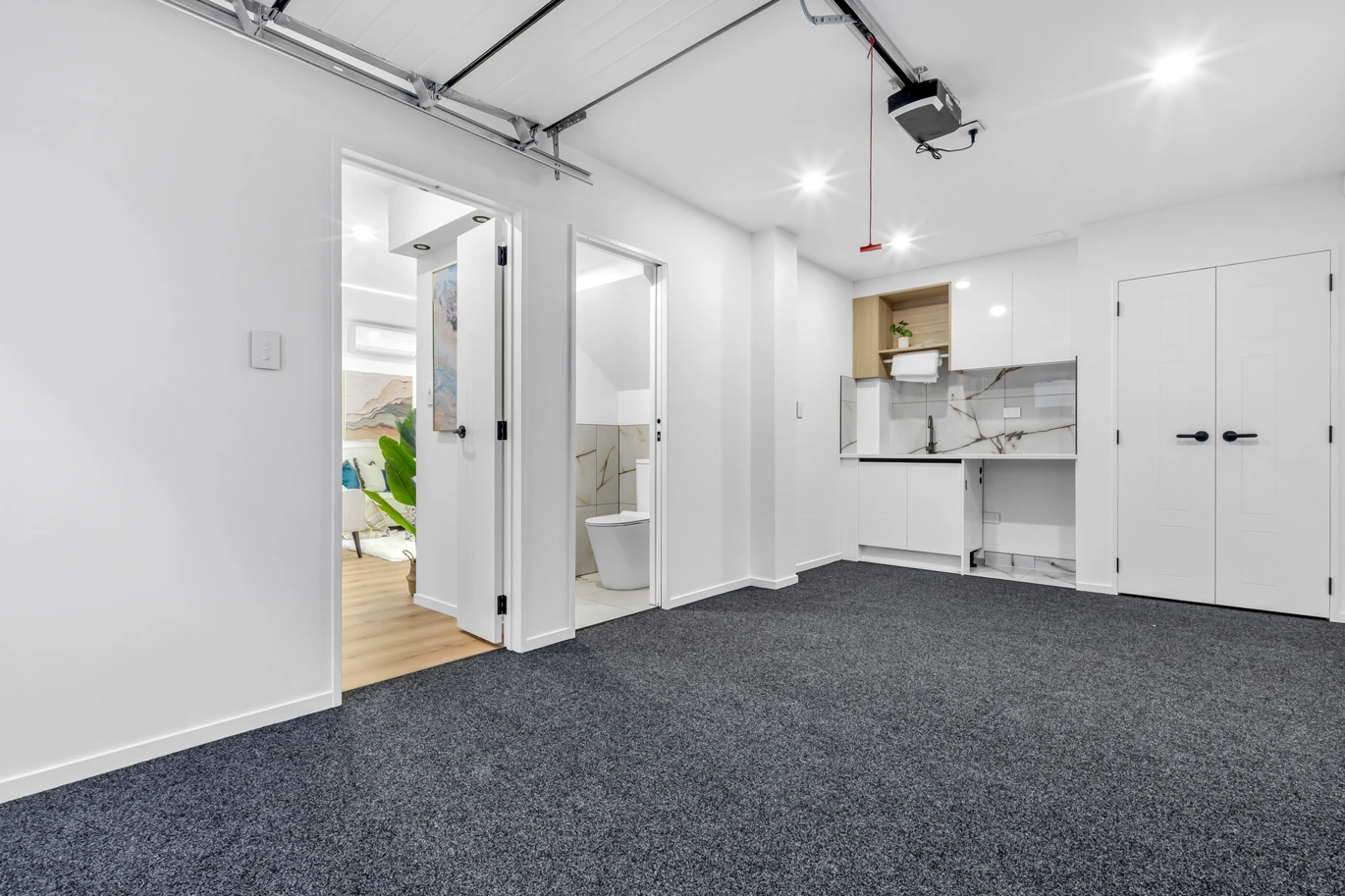Vendors super motivated to sell, Brandnew standalone 4 beds 2.5 baths home with garage, 106B Edgewater Drive Pakuranga, Auckland