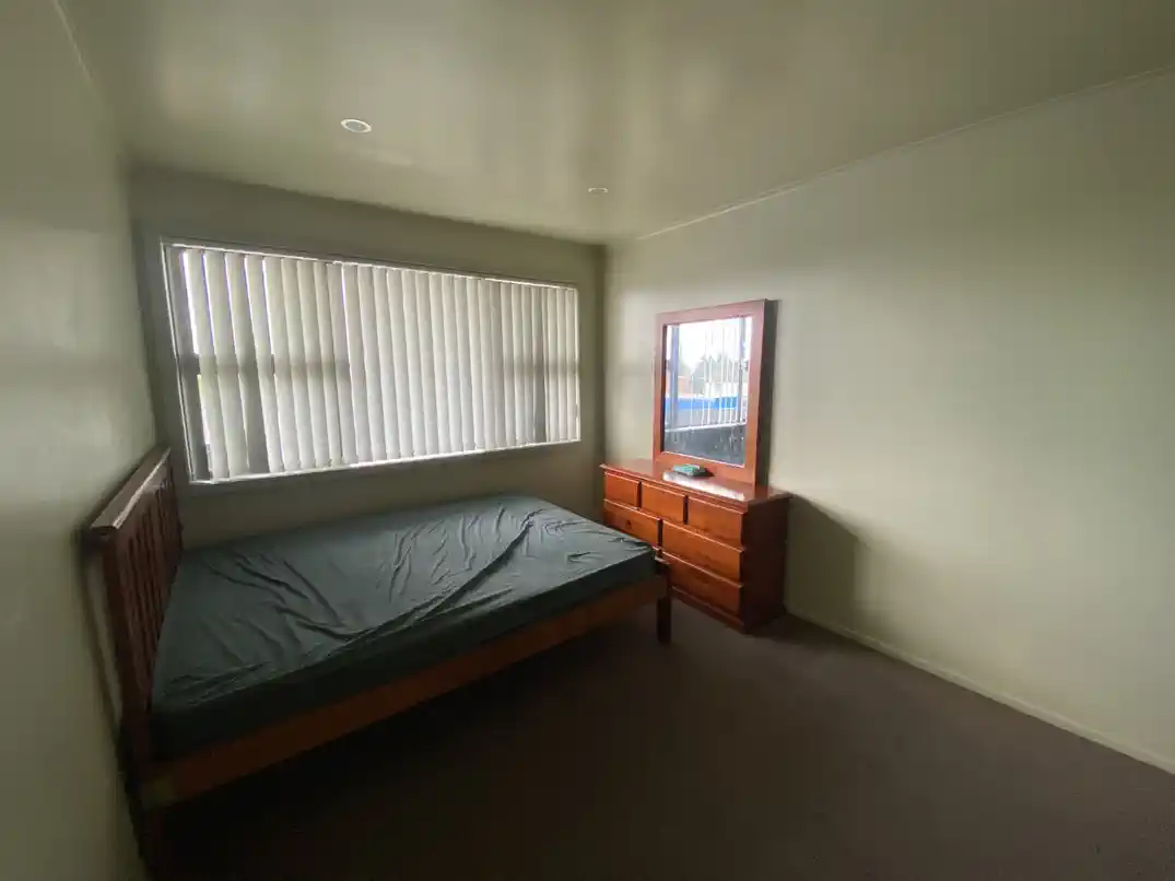 For rent, Fully furnished 3 beds 1 bath unit with 2 car parks, Available from 16th September, 1/24 Atkinson Avenue, Otahuhu, Auckland