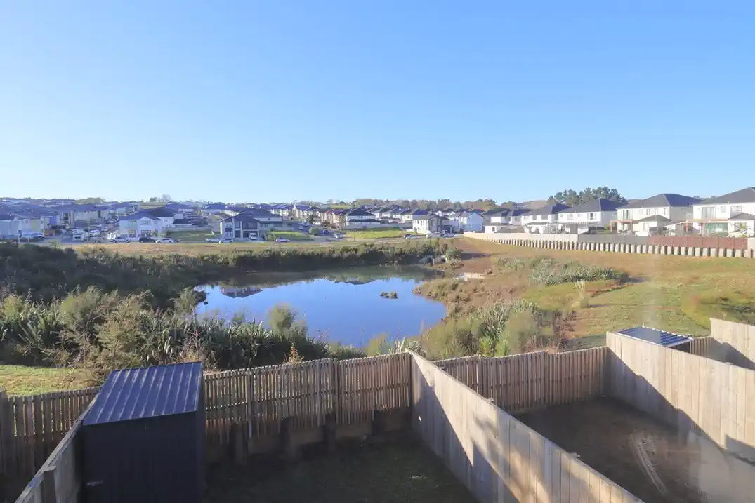 For rent, Fully furnished, 3 beds 2 baths townhouse with car park, Available from 22nd September, 10 Serpent Road, Flat Bush, Auckland