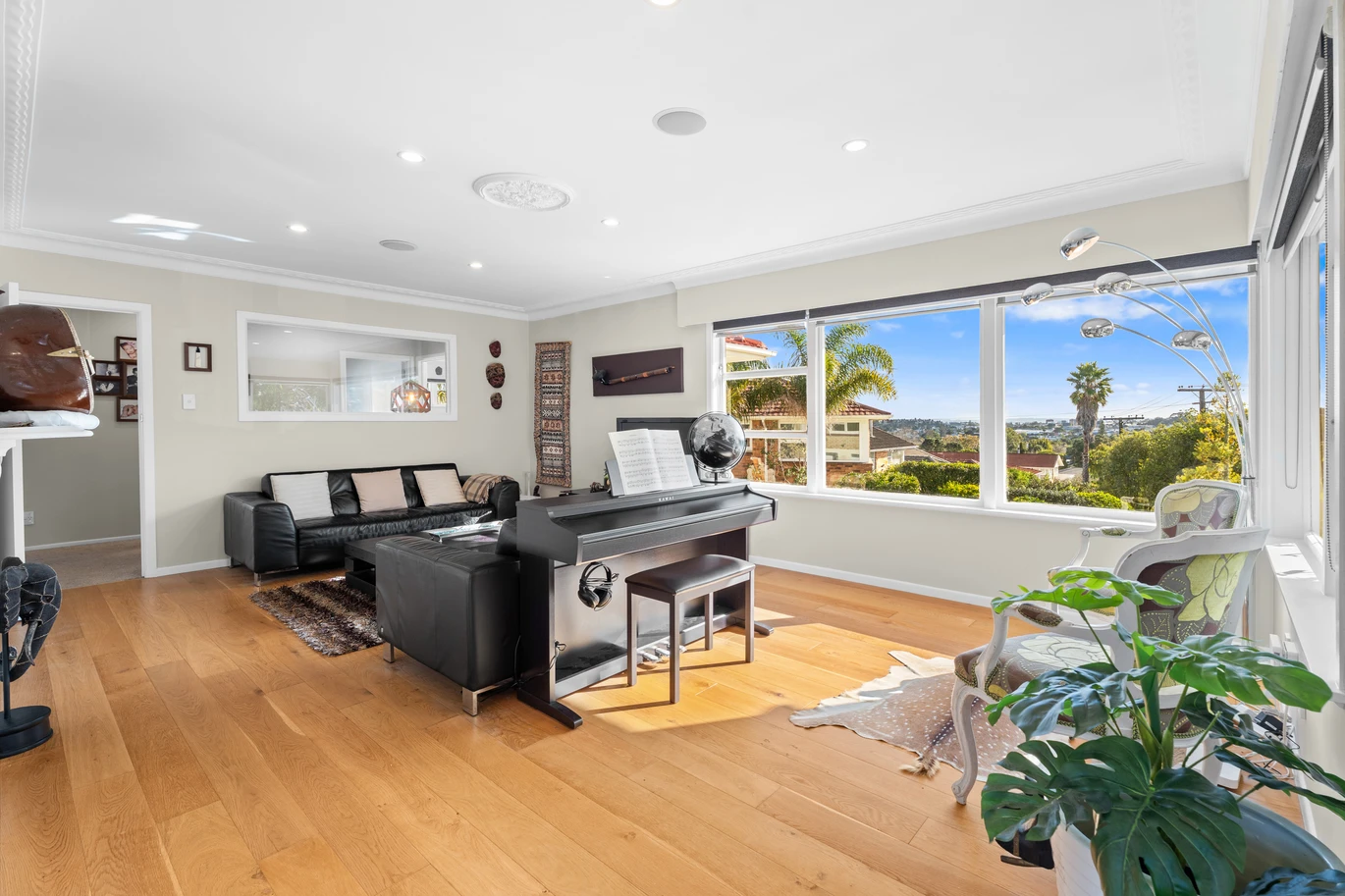574m2 section, 5 beds 2 baths house with double garage, 19 Kendrick Place Blockhouse Bay, Auckland