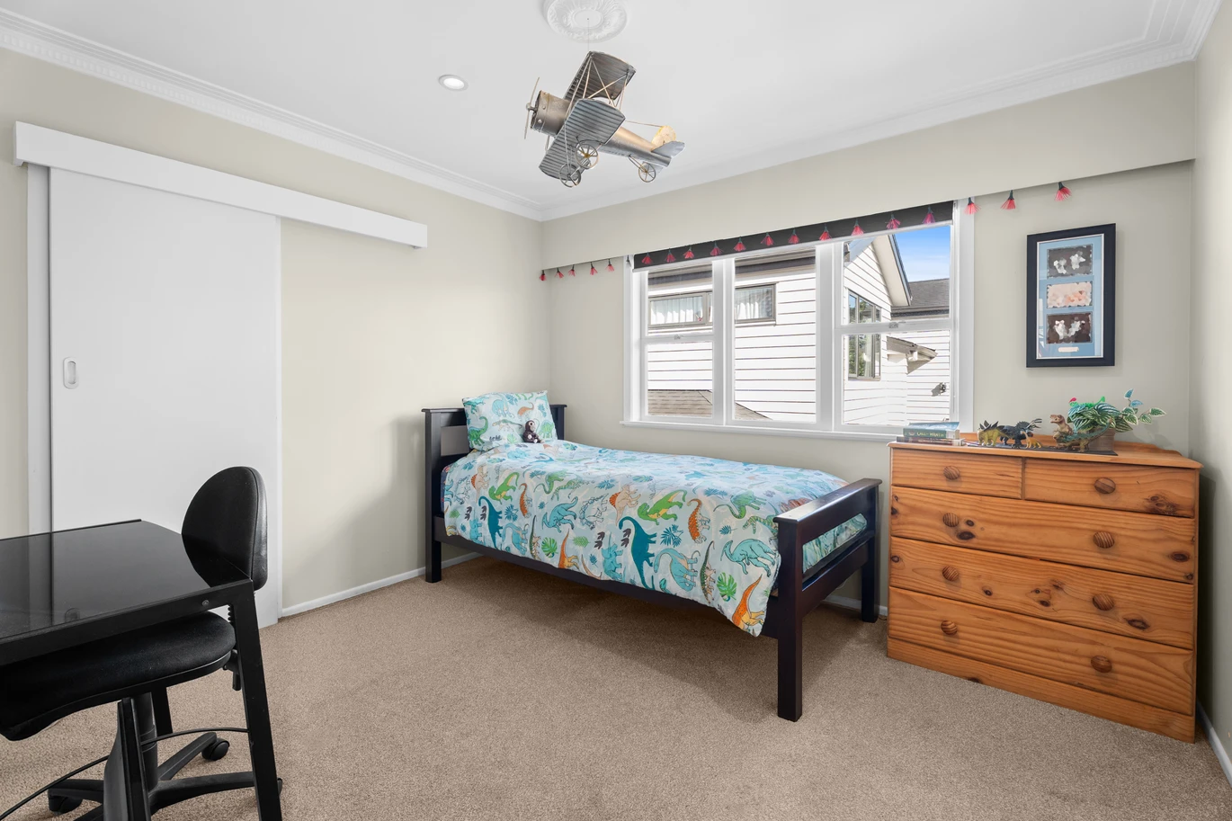 574m2 section, 5 beds 2 baths house with double garage, 19 Kendrick Place Blockhouse Bay, Auckland