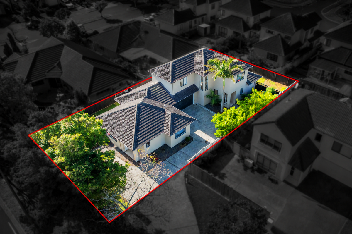 609m2 section, Home and income, Botany Downs Secondary College zone, 6 beds 3 baths house with double garage and 2 beds granny, Originally built by Spaceline Homes (Fletcher Homes), 373 Chapel Road, East Tamaki, Auckland