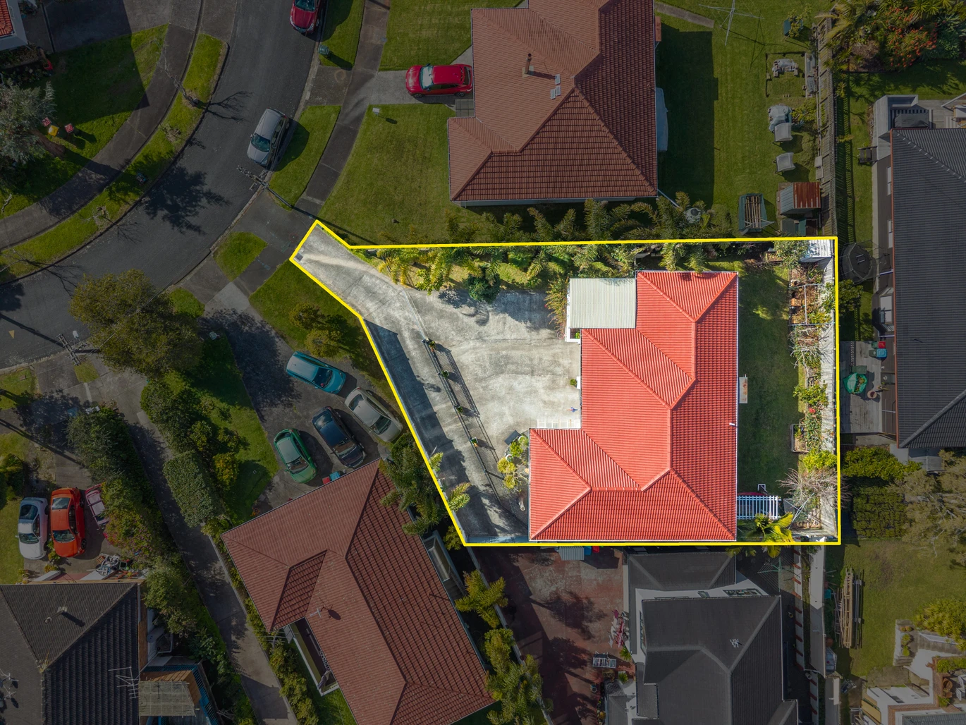 574m2 section, 5 beds 2 baths house with double garage, 19 Kendrick Place Blockhouse Bay, Auckland