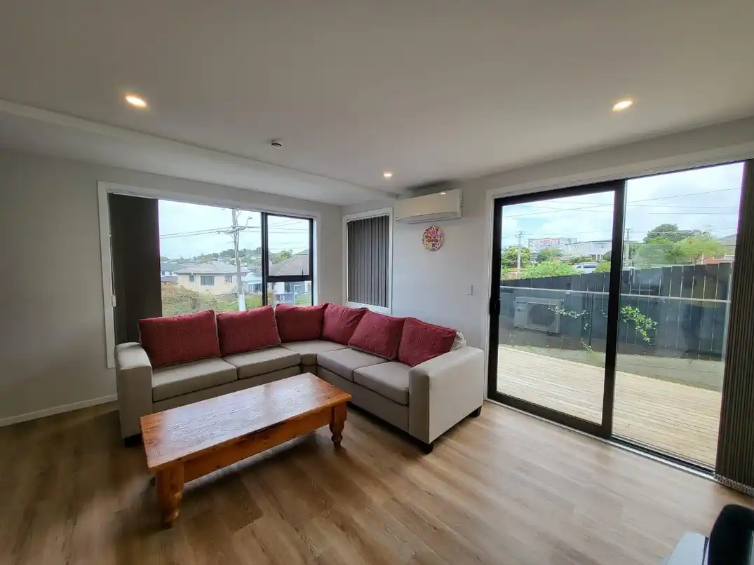 For rent, 3 beds 2 baths townhouse with garage, Available from 26th August, 1 Pukakaho Lane, Papatoetoe, Auckland
