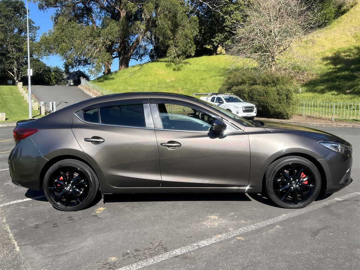 2014 Mazda Axela HIGH SPEC HUD LEATHER SEATS Sedan Automatic, Hybrid, 2,000 cc, 53,981 km