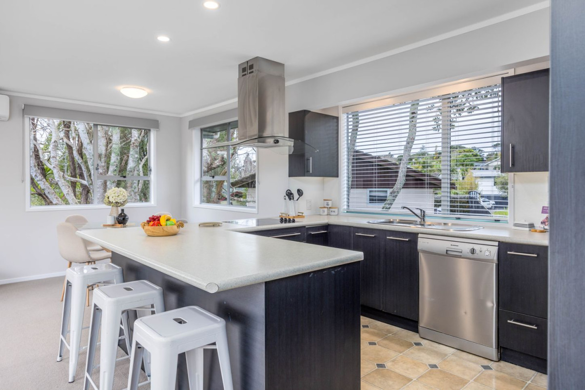 958m2 section, 4 beds + study 2 baths house with double garage, 37 Onedin Place, Titirangi, Auckland