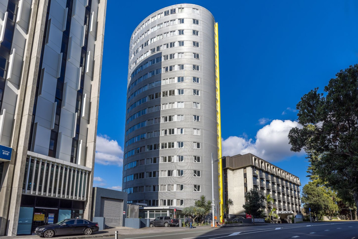 Auckland Girls Grammar school zone, 15m2 1 bed 1 bath apartment with 2 car parks, currently Returning $534/week, 703/138 Anzac Avenue, Auckland Central, Auckland