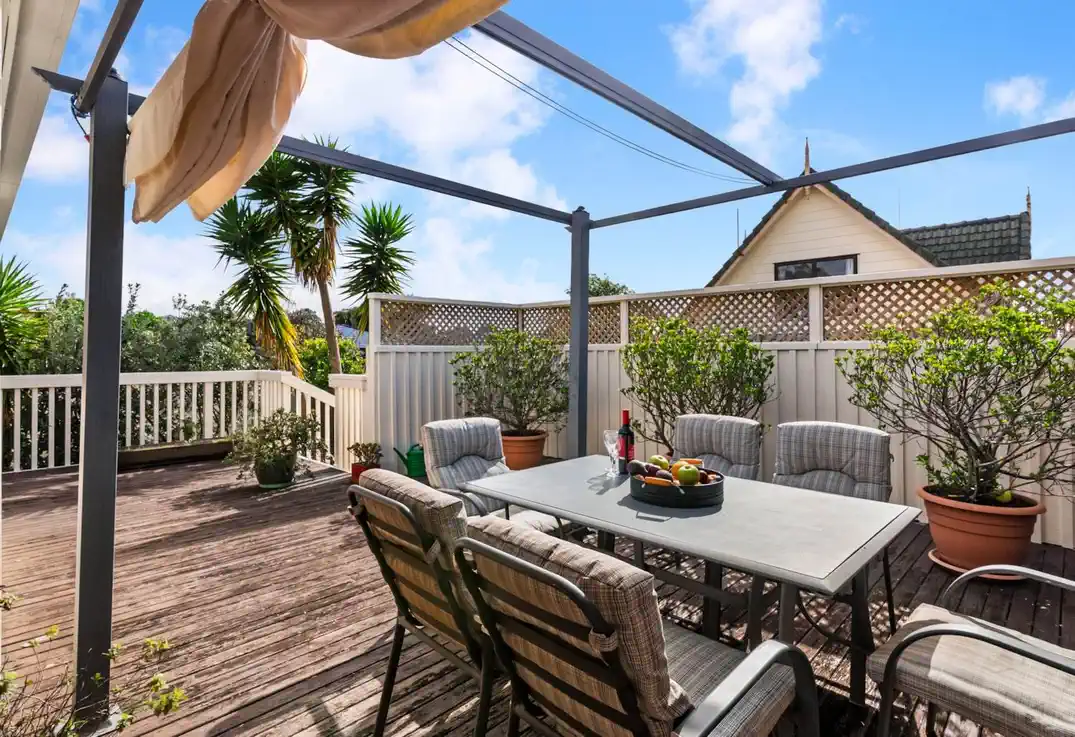 For rent, No pets, no smokers, 3 beds 2 baths house with double garage, available from 14th August, 16 Hayes Place, Half Moon Bay, Auckland