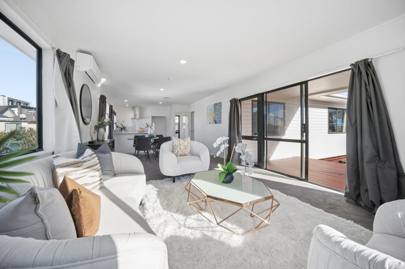 424m2 section, Renovated 3 beds 1 bath house with carport, 20A Glynnbrooke Street Te Atatu South, Auckland