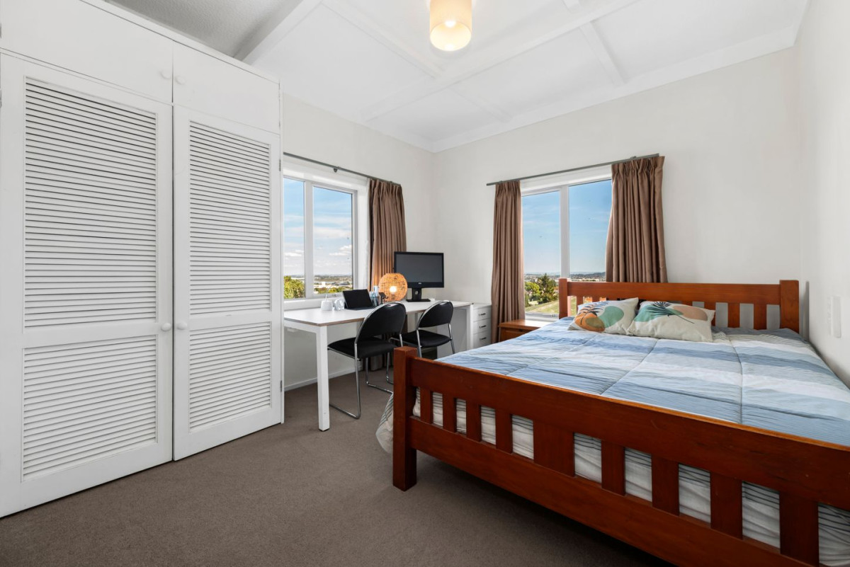 Highly Motivated Vendors, Ignore the CV, 246m2 Brick and tile 5 beds 2 baths house with carport, 55 Athens Road, Onehunga, Auckland