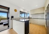 Westlake school zone, Brick and tile 4 beds + study room 2 baths house with double garage, 2/121 Forrest Hill Road, Forrest Hill, Auckland