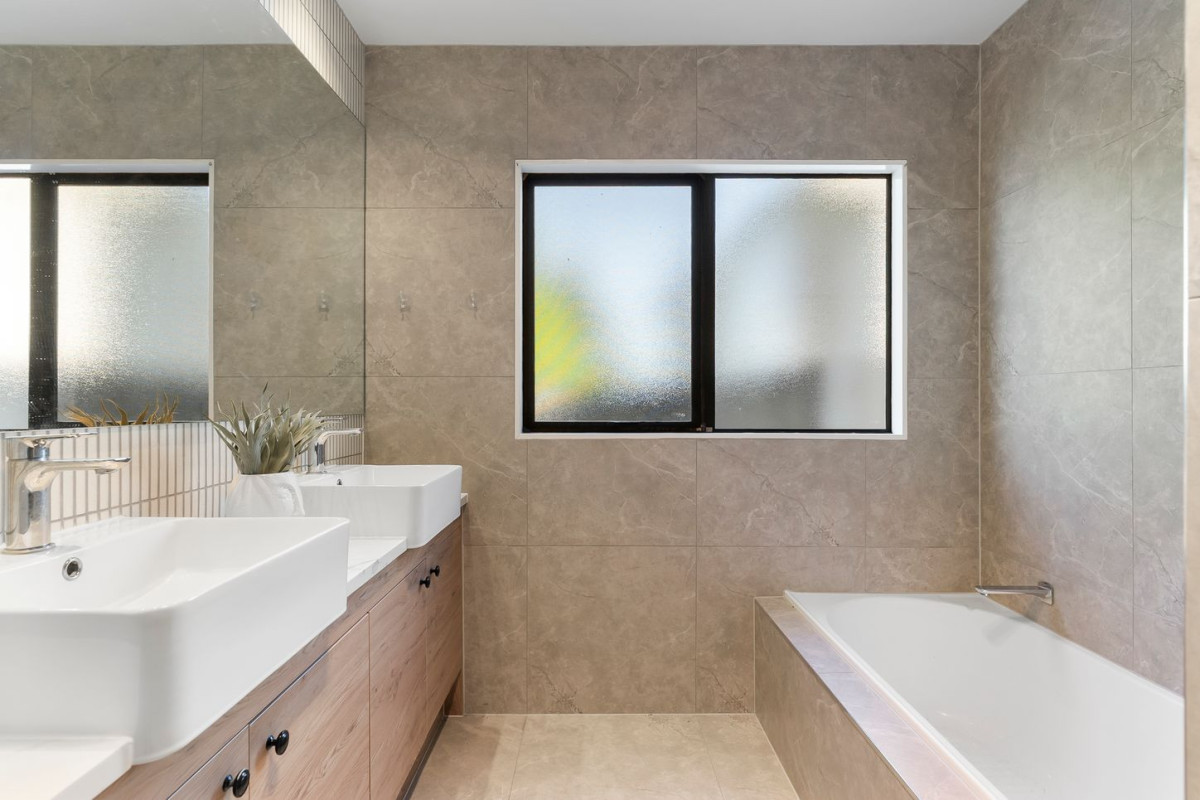 324m2 section, 145m2 Freehold 3 beds 1 bath home with double garage, 1A Eaglen Place, Howick, Auckland