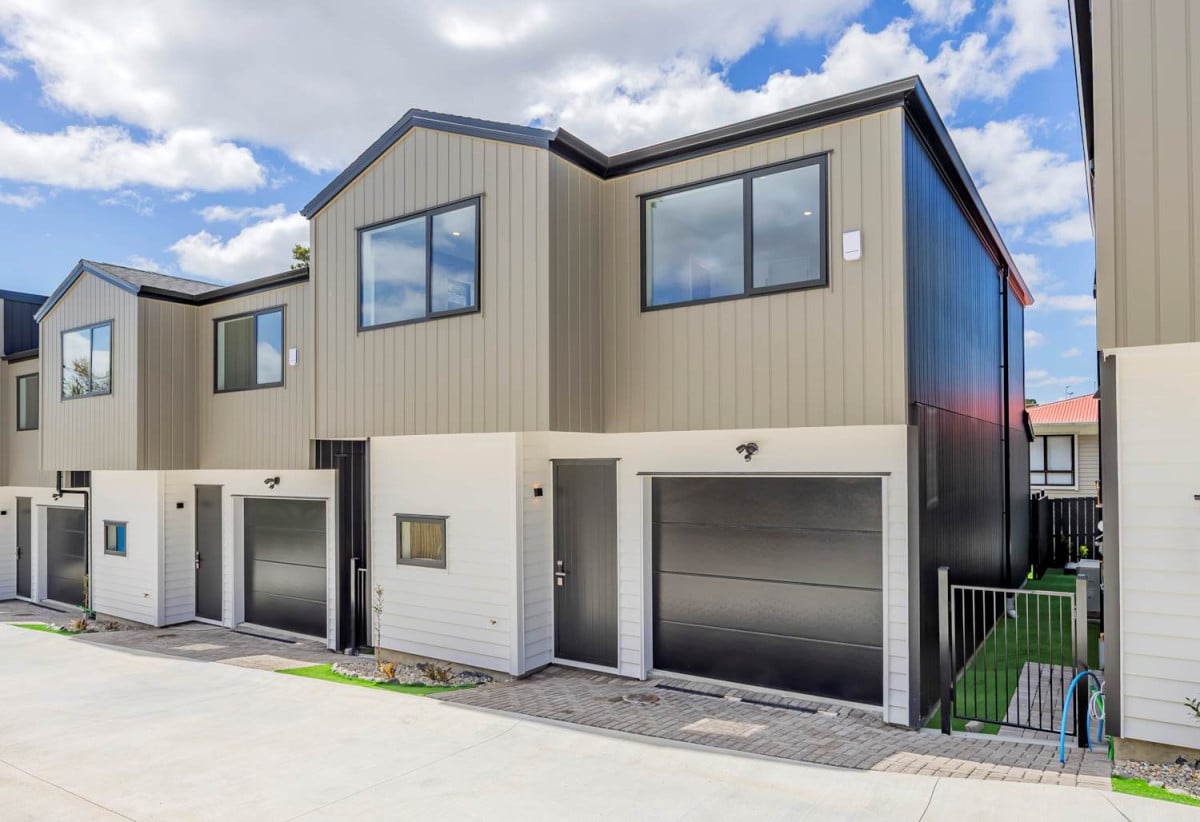 Currently tenanted until April 2027, Standalone 3 beds 2.5 baths home garage, Enjoy total peace of mind with a 10-Year Master Build Guarantee, Lot 8/7 Edgerton Road, Te Atatu Peninsula, Auckland