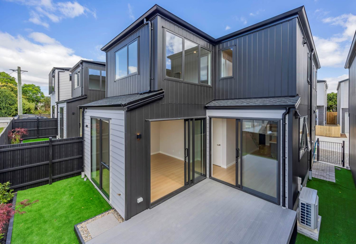 Currently tenanted until April 2027, Standalone 3 beds 2.5 baths home garage, Enjoy total peace of mind with a 10-Year Master Build Guarantee, Lot 10/7 Edgerton Road, Te Atatu Peninsula, Auckland