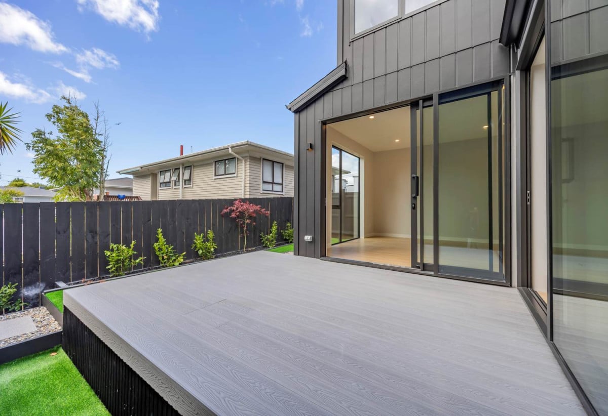 Currently tenanted until April 2027, Standalone 3 beds 2.5 baths home garage, Enjoy total peace of mind with a 10-Year Master Build Guarantee, Lot 7/7 Edgerton Road, Te Atatu Peninsula, Auckland