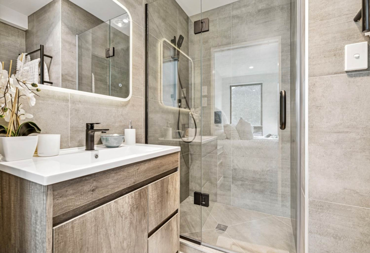 Stylish Quality-Built Townhouse–Move In or Invest, Freehold 3 bed 2 baths home with car park, no Body Corp or additional fees, Reliable tenants in place, Vacant possession possible after July 2026, 2/14 Freyberg Place, Howick, Auckland